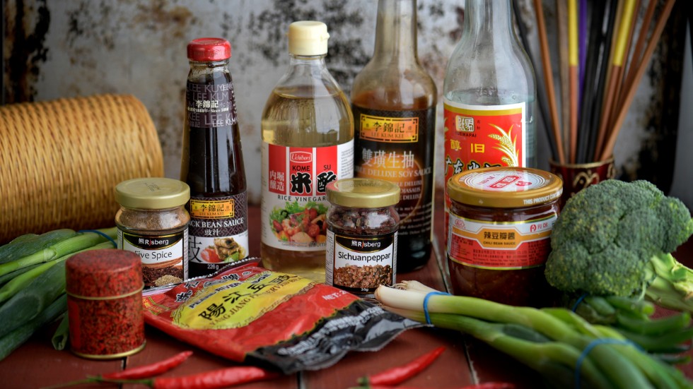 Det kan vara en god idé att bunkra upp med lite asiatiska ingredienser hemma om man vill resa via tallriken.