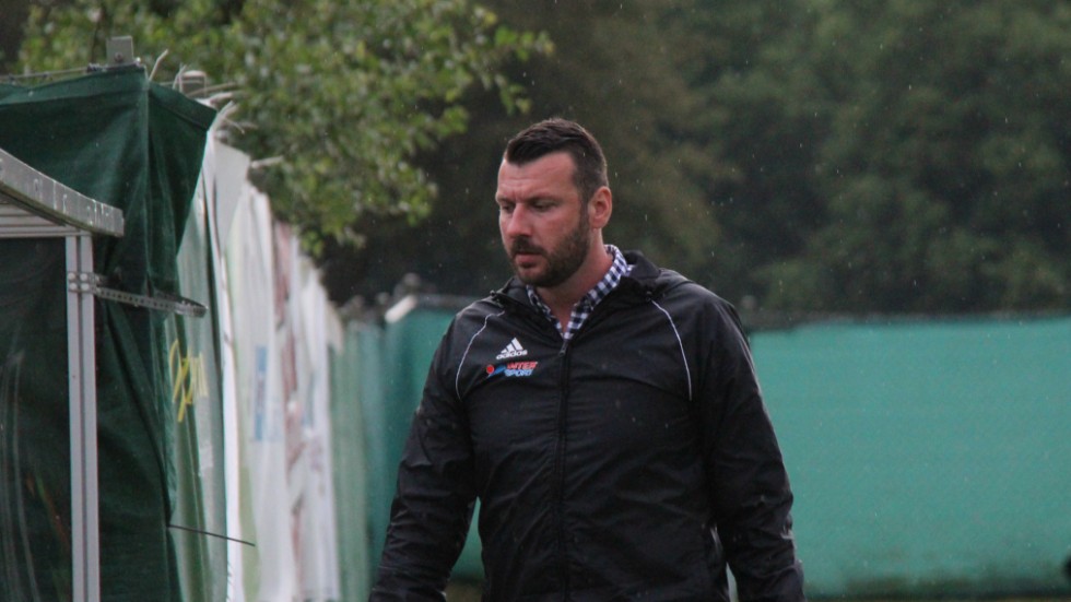 Admir Dedic och Johan Roxström kommer inte fortsätta att coacha Assyriska. 