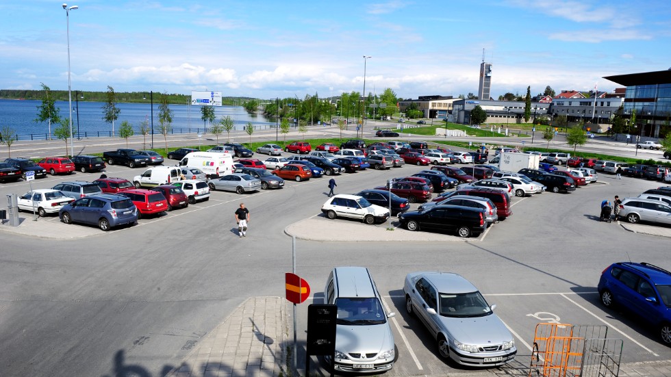 Moderaterna ville säga nej till nya naturreservat och garantera bilens plats i centrum. S sade ja. "Det är att stänga dörren till framtiden" skriver Paulina Koskenniemi, gruppledare för Miljöpartiet de gröna i Luleå.