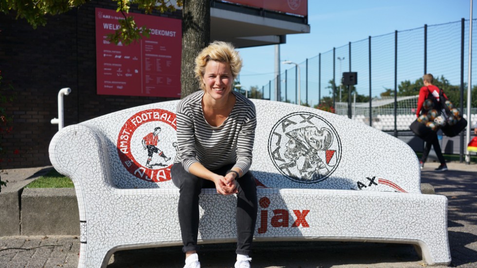 Daphne Koster är en före detta landslagsspelare som har fått förtroendet att ha huvudansvaret för Ajax damsektion. 