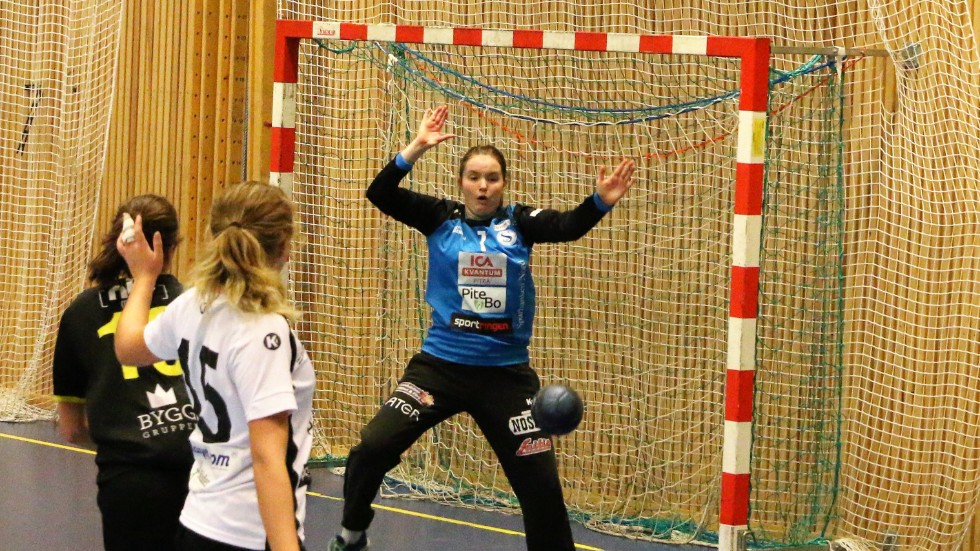 Josefin Burström och hennes Strömnäs GIF besegrade Östersund med 19 bollars marginal i söndagens handboll.