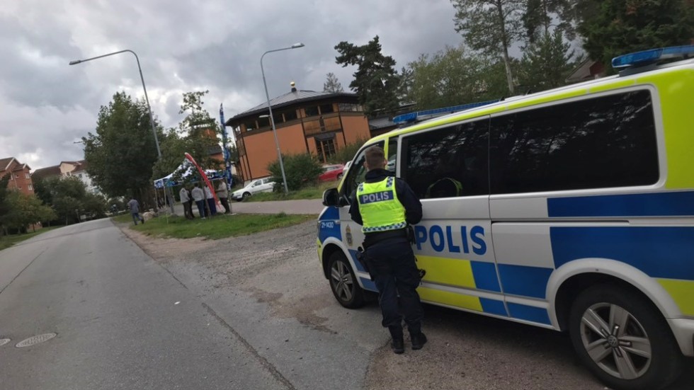 I lördags larmades polis om stenkastning mot Sverigedemokraternas kampanjmöte i Stenhagen.