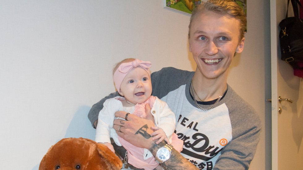 I slutet av juli blev 25-åriga Kalle Bäcklin pappa till lilla Minelle.