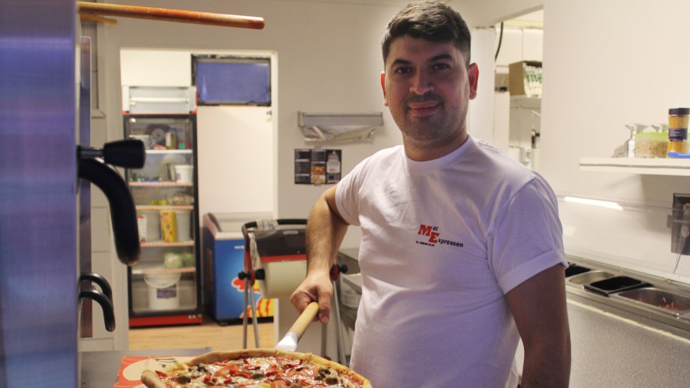 Sedat Örnek är ny ägare till pizzeria Charlie i Mörlunda. Han saknade kundkontakten och den bransch han känner sig bekväm med.