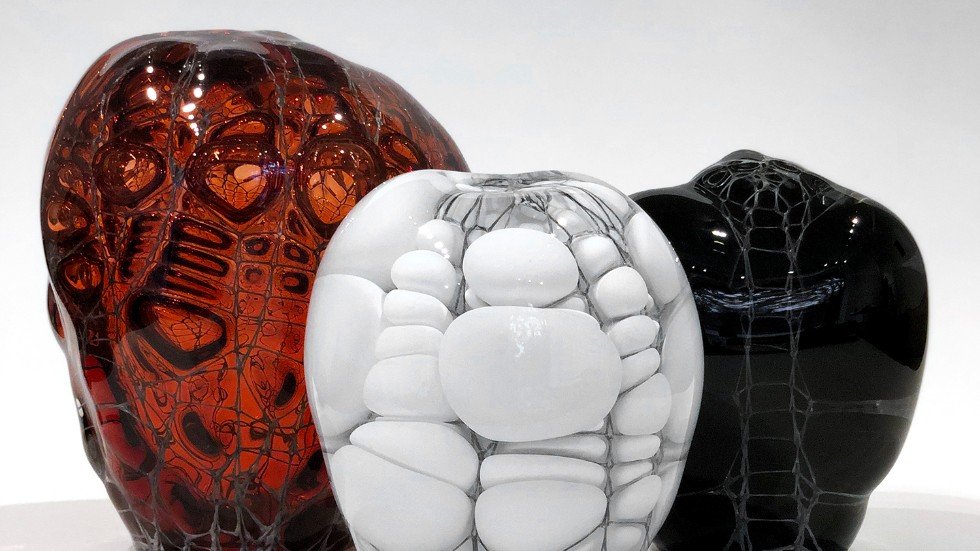 ”Carbon Craft”. Glas och stickad kolfiber. Höjd 21-27 cm.
