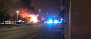 Flera bilar i brand i Tannefors
