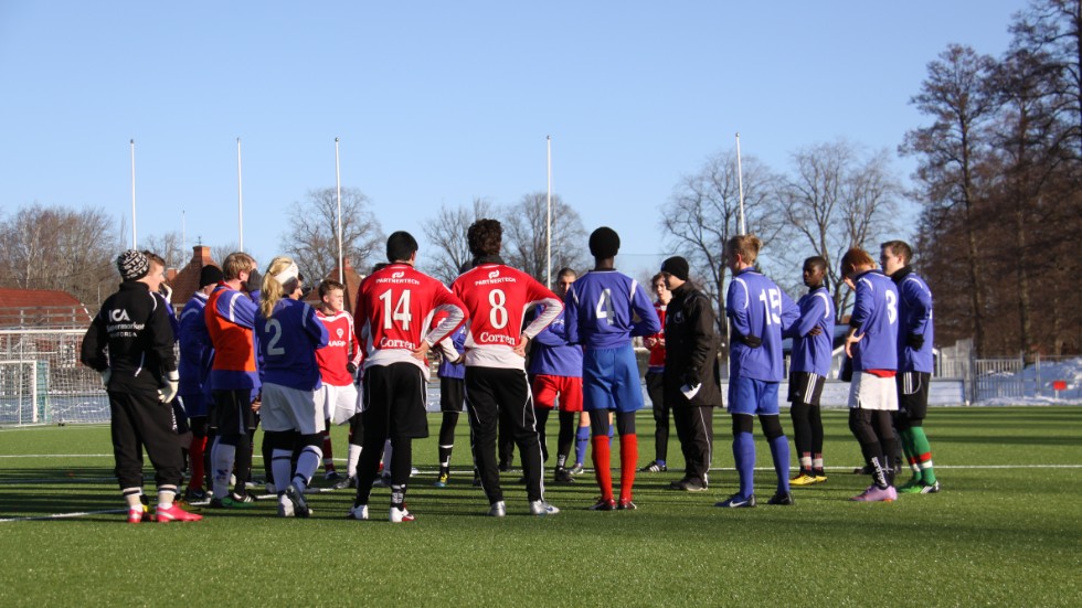 I december och januari testar Bildningscentrum Facetten  unga som söker till fotbollsgymnasiet. Bilden är från ett tidigare test på Kopparvallen.