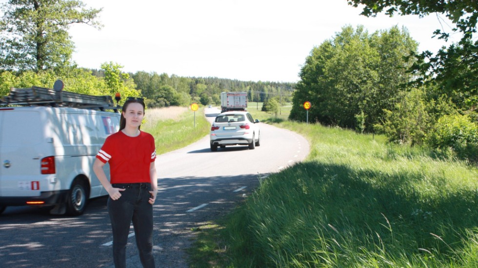 Emilia Löfberg bor i Djurön och tycker att cykelvägen bör byggas åtminstone fram till naturreservatet.  