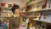 Hon firar tio år som blomstrande bokhandlare