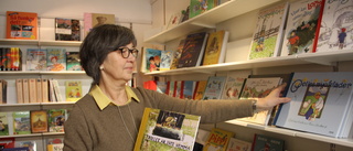 Hon firar tio år som blomstrande bokhandlare
