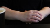 Kritisk till kommunens hantering av sonen