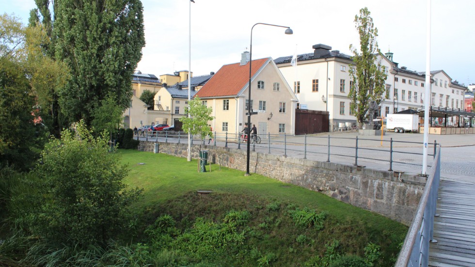 De nya husen på parkeringen bakom Tvål-Jockes ska underordna sig omgivande byggnader, som det stora Eschelsonska huset.