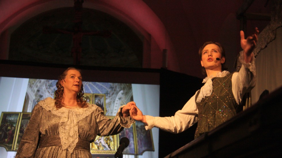 Ebba Brahe (Henrietta Pettersson) och Magnus Gabriel de la Gardie (Helge Carlström) i det storslagna kyrkospelet.