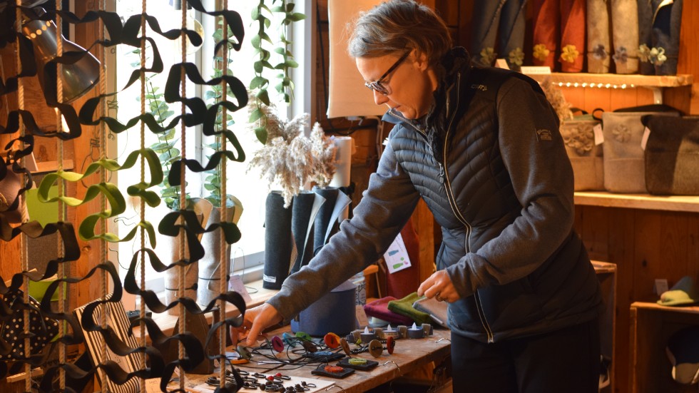 Lena Karin Grip driver Textilverket i Kättilstad och är en av dem som ser till att Bygdens jul blir av i år.