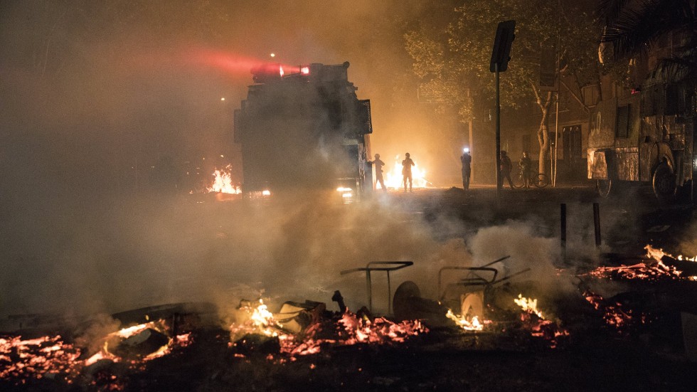 Brinnande barrikader i Chile.