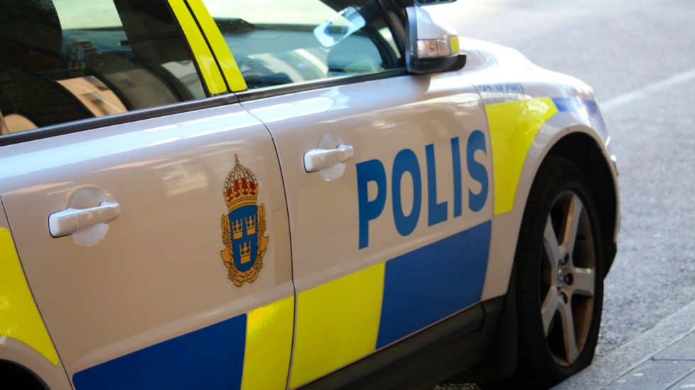Tobaksvaror värda flera hundra tusen stals under måndagsförmiddagen från en lastbil i centrala Eskilstuna.