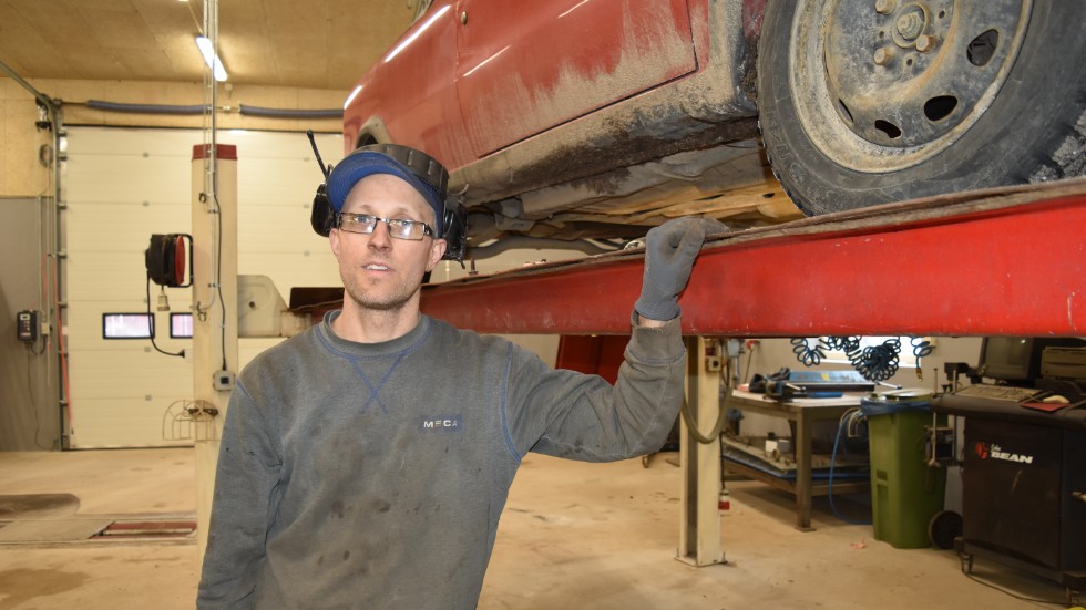 Peter Karlsson som jobbat som mekaniker sedan slutet av 1990-talet och de senaste som egenföretagare har satsat på egen lokal för sin verkstad i Mariannelund.
