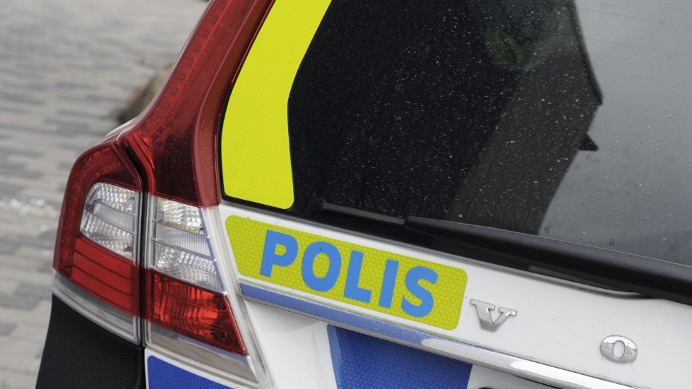 På måndagsförmiddagen fick polisen in ett samtal om att en man i 40-års åldern hade stulit en vara på Systembolaget i Finspång.