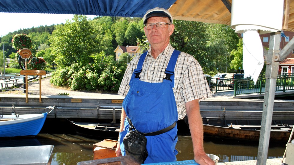 Yrkesfiskaren Erik Gunnarsson har stora problem med sälarna. Nu får han viss ersättning av länsstyrelsen.