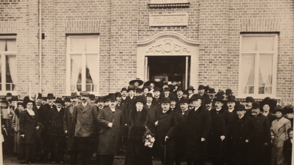 Pampig invigning av Högbyskolan i Finspång anno 1911.