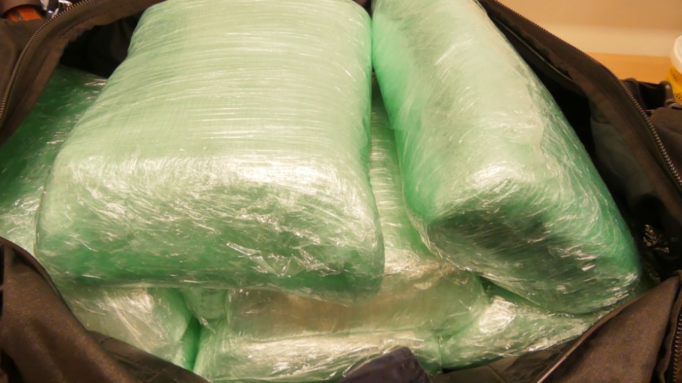 13 kilo amfetamin och 200 gram kokain skulle smugglas till Helsingfors.