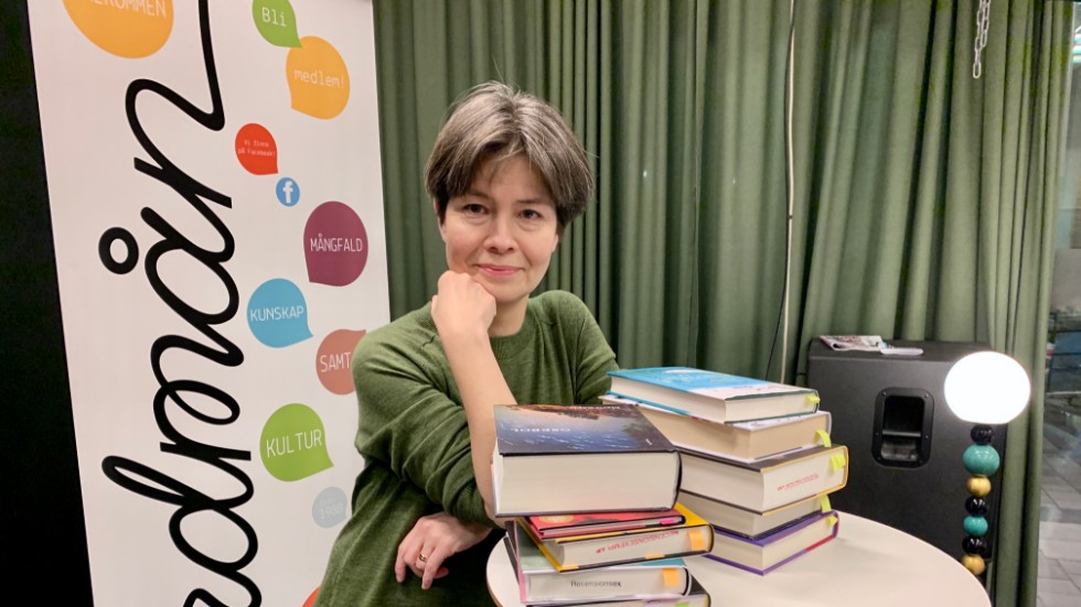 Litteraturkritikern Yukiko Duke hade som vanligt med sig bokpärlor som hon läste högt ur vid besöket på Ordmån på måndagskvällen.