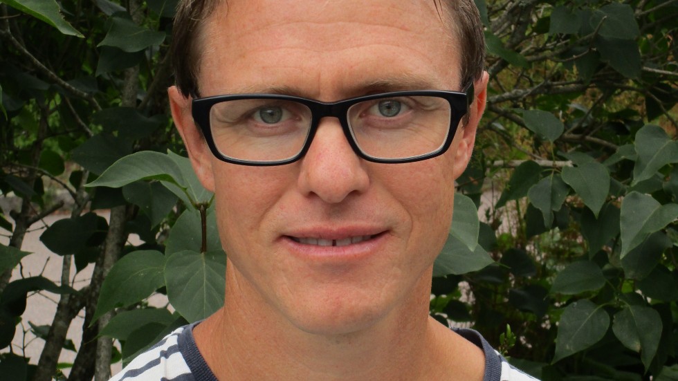 Niklas Bjernhagen från Borensberg har nyligen debuterat som författare med boken "Människan under solen".
