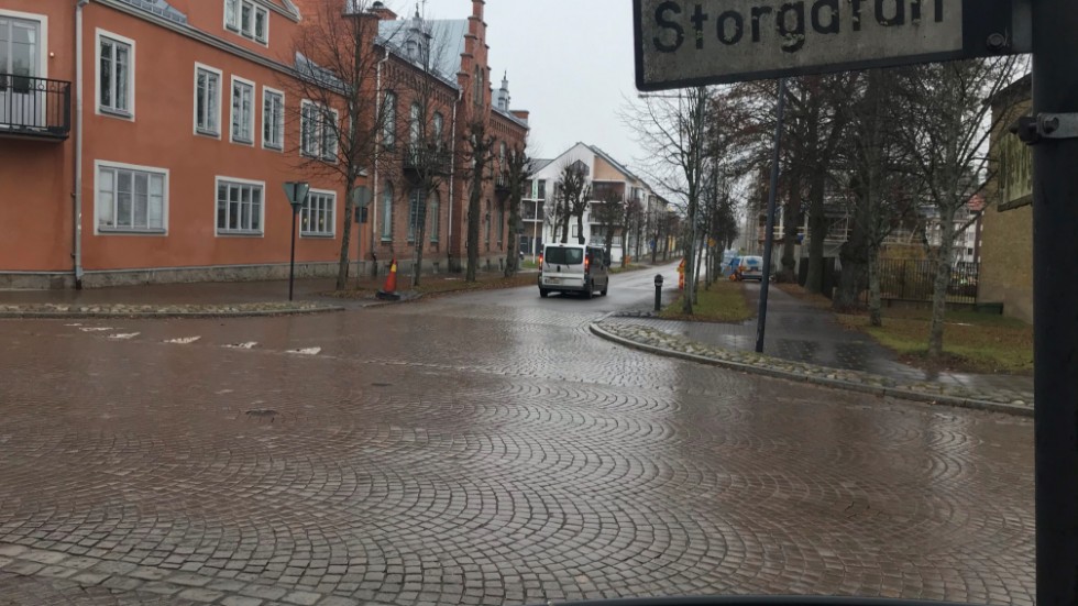 I korsningen Storgatan/Bievägen kommer underhållsarbeten för fjärrvärmen begränsa framkomligheten den närmaste tiden.