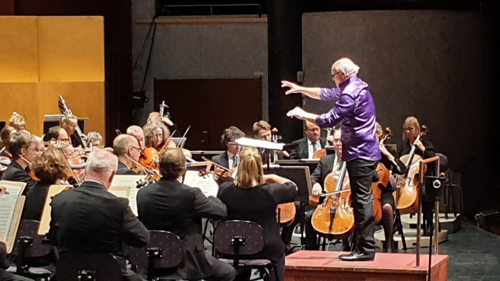 Christian Lindberg, färgstark dirigent för symfoniorkestern.

