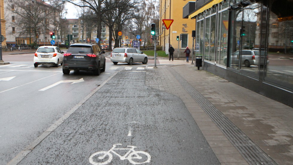 Cykelboxar räcker inte för lösa trafiksäkerheten, skriver Ola Karlsson.