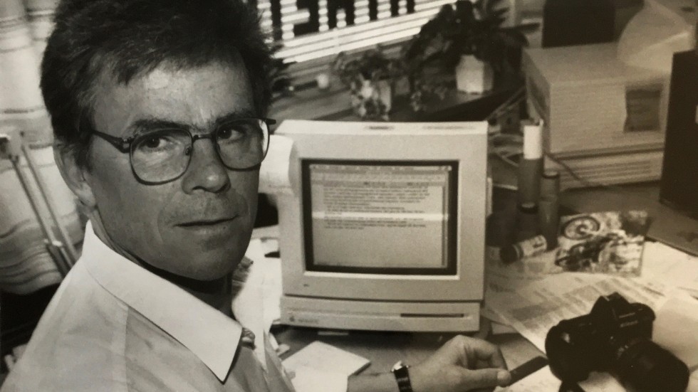 Sven Ström vid skrivbordet på Nyheterna då det begav sig. Bilden torde vara från tidigt 90-tal.