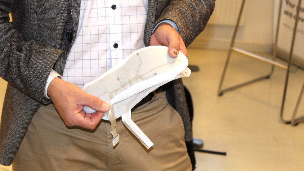 Tryckt elektronik på en sula. Den kan mäta vilket tryck som foten har mot skon.