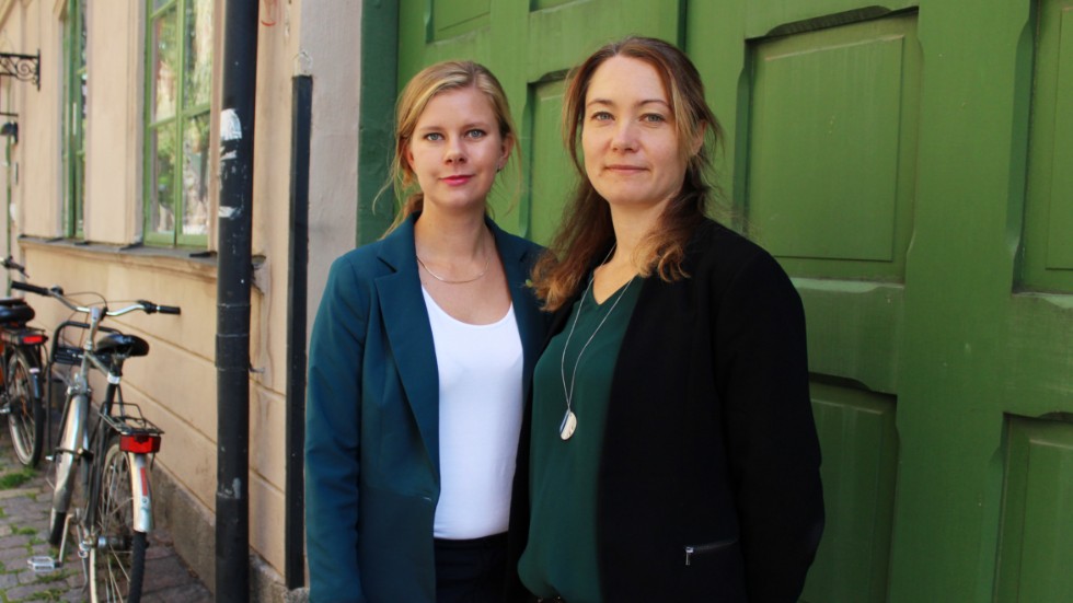 Emma Berginger, riksdagsledamot för Miljöpartiet, besökte Linköping och den lokala partikollegan Rebecka Hovenberg. Miljöpartiet vill ha beslut om snabbtågens finansiering.