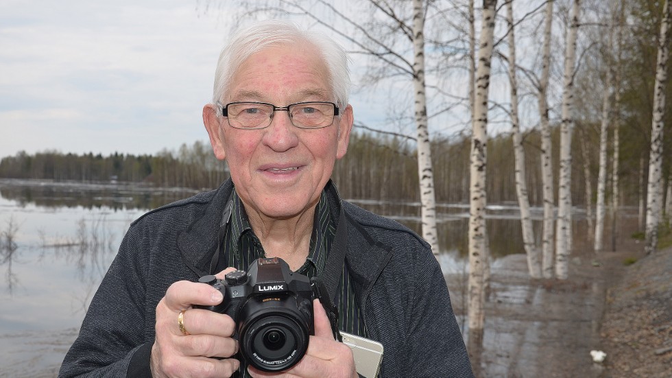 Carl-Lennart "CL" Persson med sin följeslagare kameran.