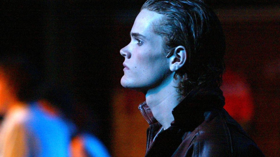 En ung Isak Bendelin i Gotlands musikalkompanis uppsättning av "West Side Story" 2004.