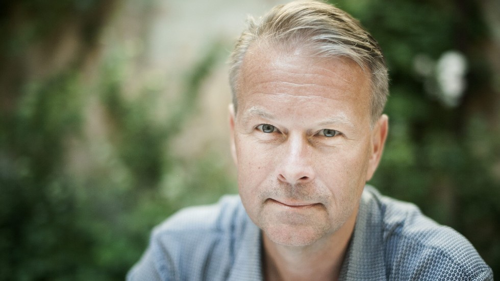 Kändiskrögaren Fredrik Eriksson kommer att samtala med Patrik Uhlmann i Multeum på tisdag.