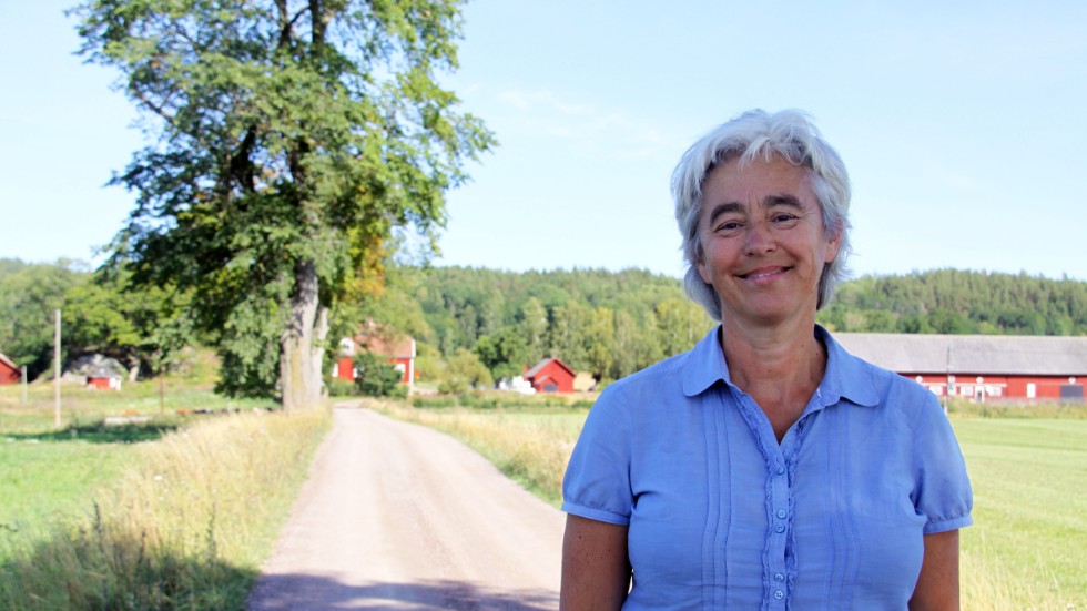Marita Wolf, lokal lantbrukare tillika styrelseordförande i Växa Sverige, bedömer att mjölkproduktionen i Kinda går mot trenden i landet. 