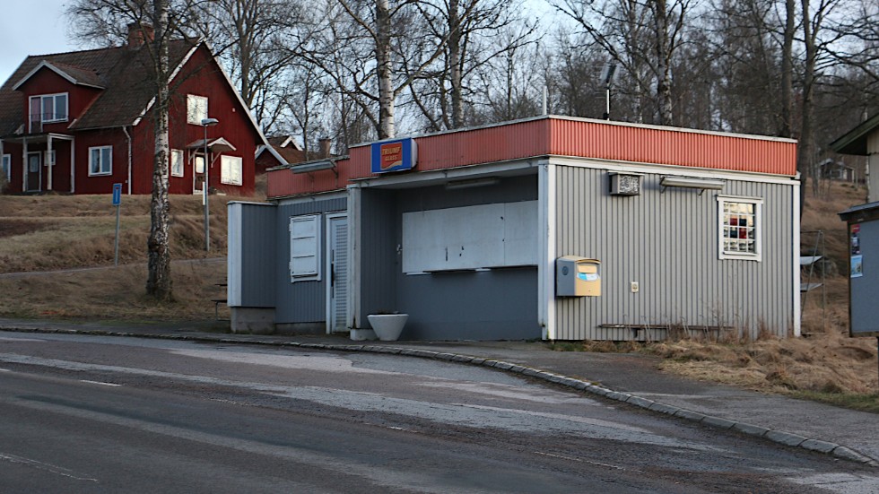 Politikerna i Hultsfred vill köpa den nedlagda kiosken i Vena, för att den inte ska stå och förfalla mer. Lars Rosander (C) är dock inte rädd att det ska bli prejudicerande.