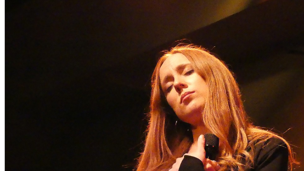 Sångerskan Ellen Andersson, ursprungligen från Linköping, trollband en entusiastisk publik fram på kvällskvisten.
