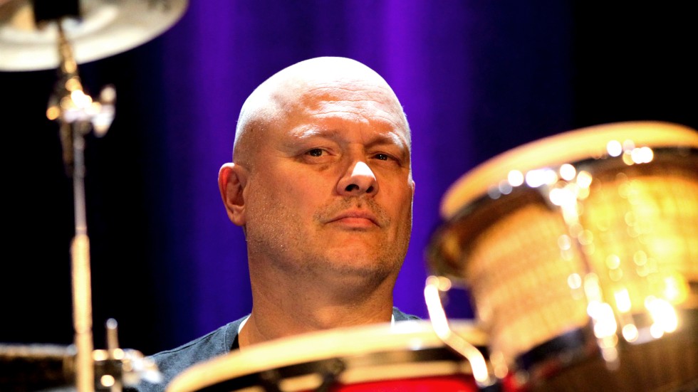 Gotlänningen Björn Rothstein har spelat trummor med Anders F Rönnblom i 30 år.