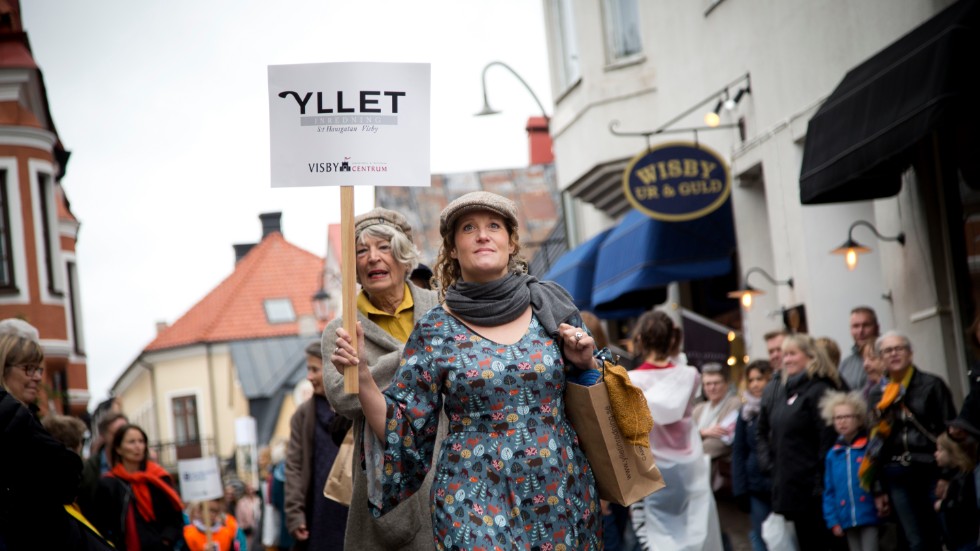 Modevisning på Adelsgatan är en tradition under Visbydagen och Kultur i natten.