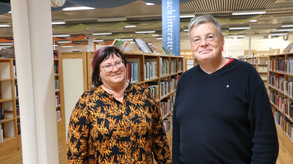 Bibliotekarierna Marianne Bergkvist och Kristian Priemel är intresserade av att läsa författaren Olga Tokarczuk.