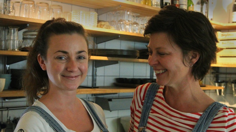 Carissa O'Reilly och Malin Bergström på restaurang Bakfickan. 