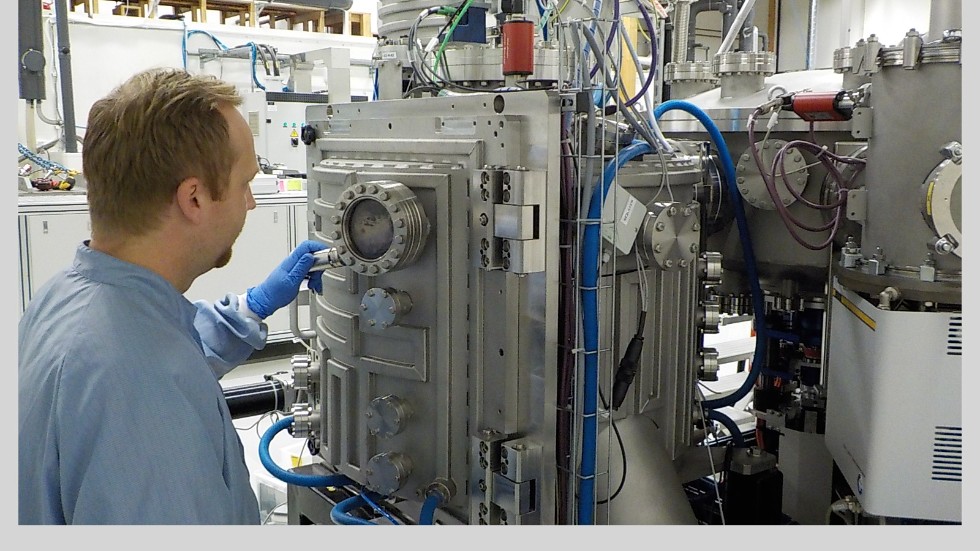 Solibros processtekniker Henrik Westerberg i arbete under ett pågående forskningsexperiment.