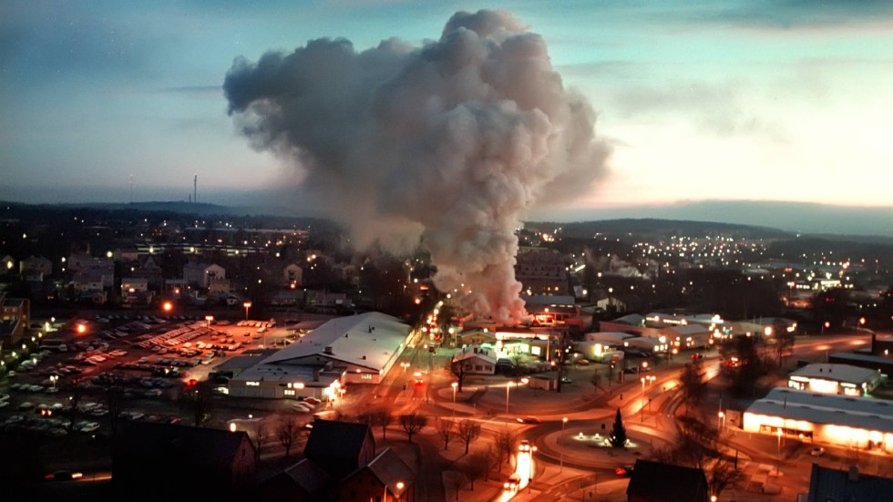 På torsdagsmorgonen den tionde februari 2000 vaknade Nyköpingsborna upp till en brand med brandrök som såg ut som en svamp. 