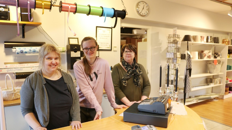 Emelie Oskarsson, Anna Lindahl och Yvonne Vigertsson i butiken ser fram mot flytten till Skeppet.