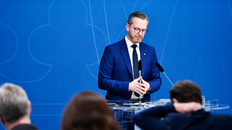 Inrikesminister Mikael Damberg under presentationen av de nya datalagringslagen som riksdagen senare beslutade skulle börja gälla idag, den första oktober.    