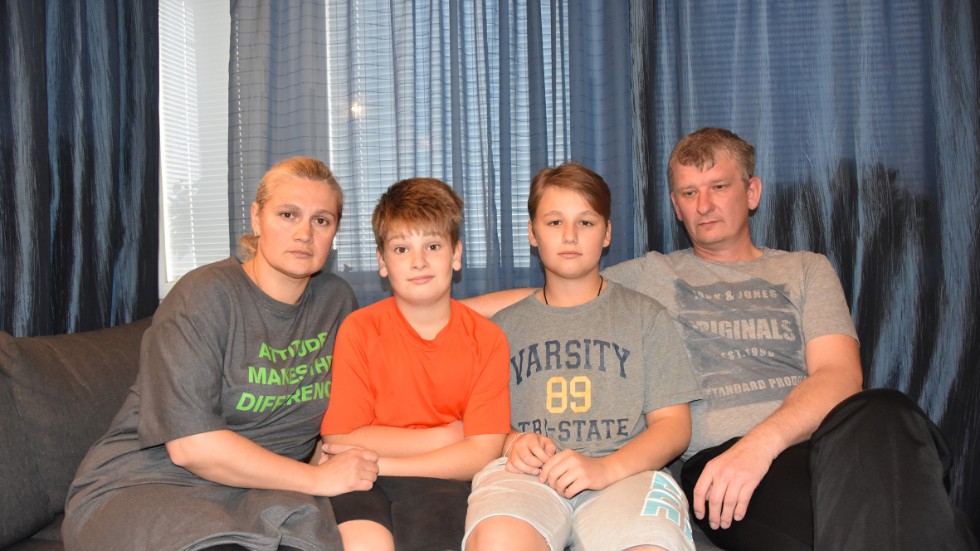 Svetlana, Sokohova, Artöm Sokhov, elva år, Roman Sokohov, 13 år, och Roman Sokhov. De har bott i Sverige i nästan 13 år. Sonen Roman var ett när de kom. Artöm är född här. 