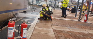 Persontåg började brinna på stationen