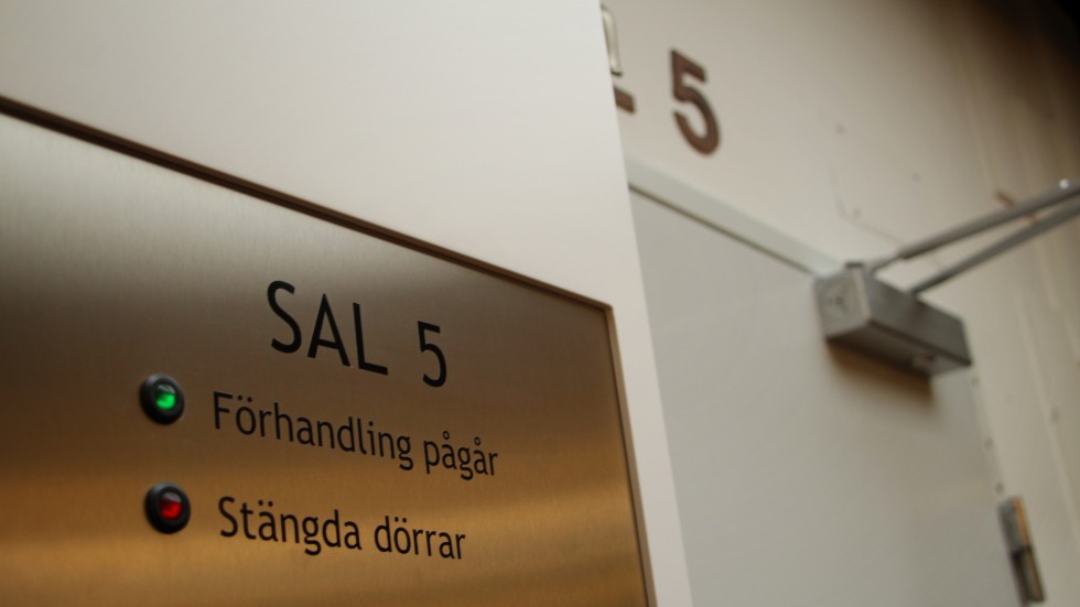Norrköpings tingsrätt dömer mannen till två års fängelse för våldtäkt.